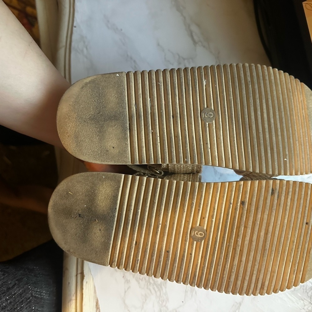 Sandals - Picture 3 of 4